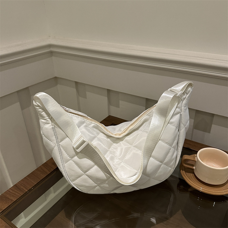 Solid color, simple diamond-shaped embroidered thread crossbody bag, dumpling bag, high-quality commuting, large-capacity women's single-shoulder bag full figure