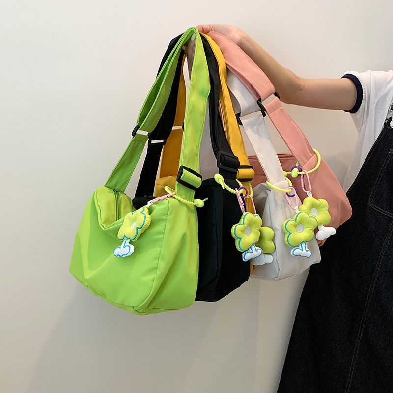 Korean style fashionable nylon single-shoulder bag 2022 Summer new simple and casual crossbody bag, fresh and cute girl travel bag full figure