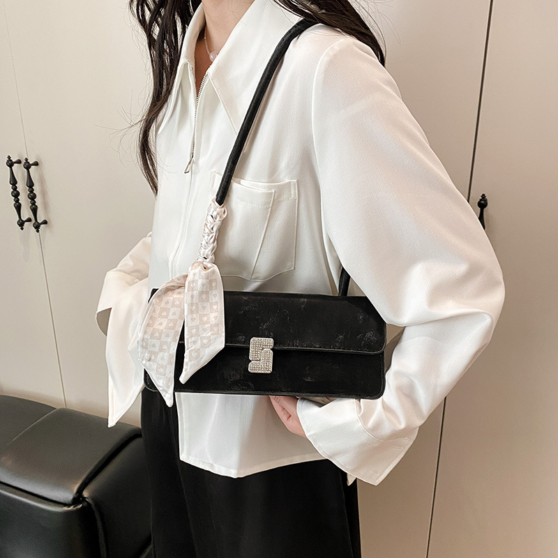 Gentle and fashionable silk scarf single-shoulder bag for women, Spring/Summer 2025 new versatile ins underarm bag, Western-style small square bag for women details Picture