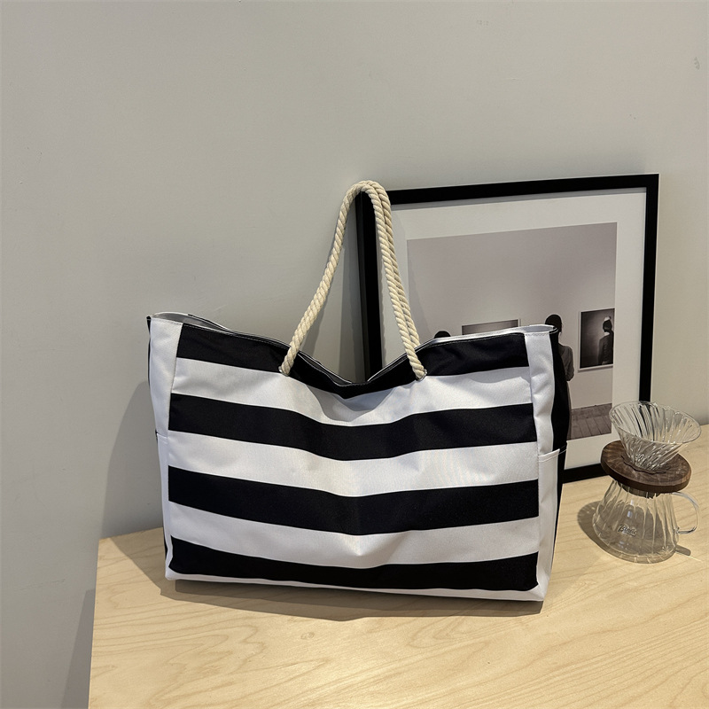 The 2024 autumn new style Japanese casual retro striped single-shoulder bag is fashionable, simple and has a large capacity underarm tote bag for women full figure