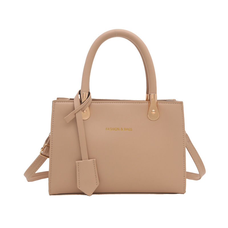 This year's popular handbag is the new autumn/winter 2024 stylish single-shoulder small square bag for ladies. It's a versatile commuting crossbody bag Item Picture