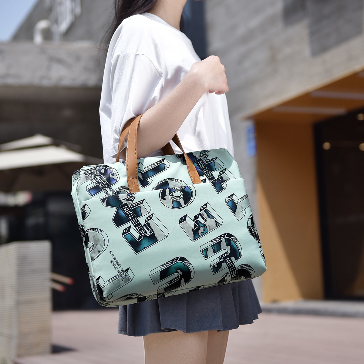 2023 New printed handbag for women, versatile and elegant, multi-layered large-capacity shockproof laptop bag for women full figure