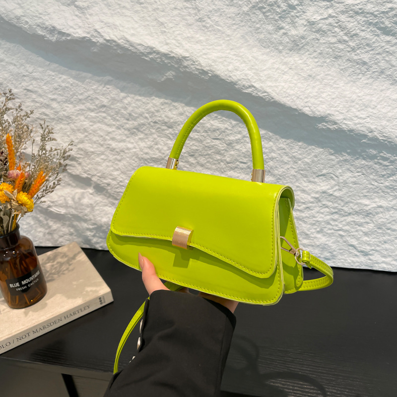 Women's bag 2025 New style fashionable commuting bag, versatile single-shoulder crossbody bag, high-end baguette bag, niche small square bag for women full figure