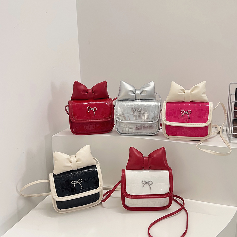 Little Bag 2025 Spring New Mini square bag, high-end crossbody bag, cute girl bow single-shoulder bag Application Scenario