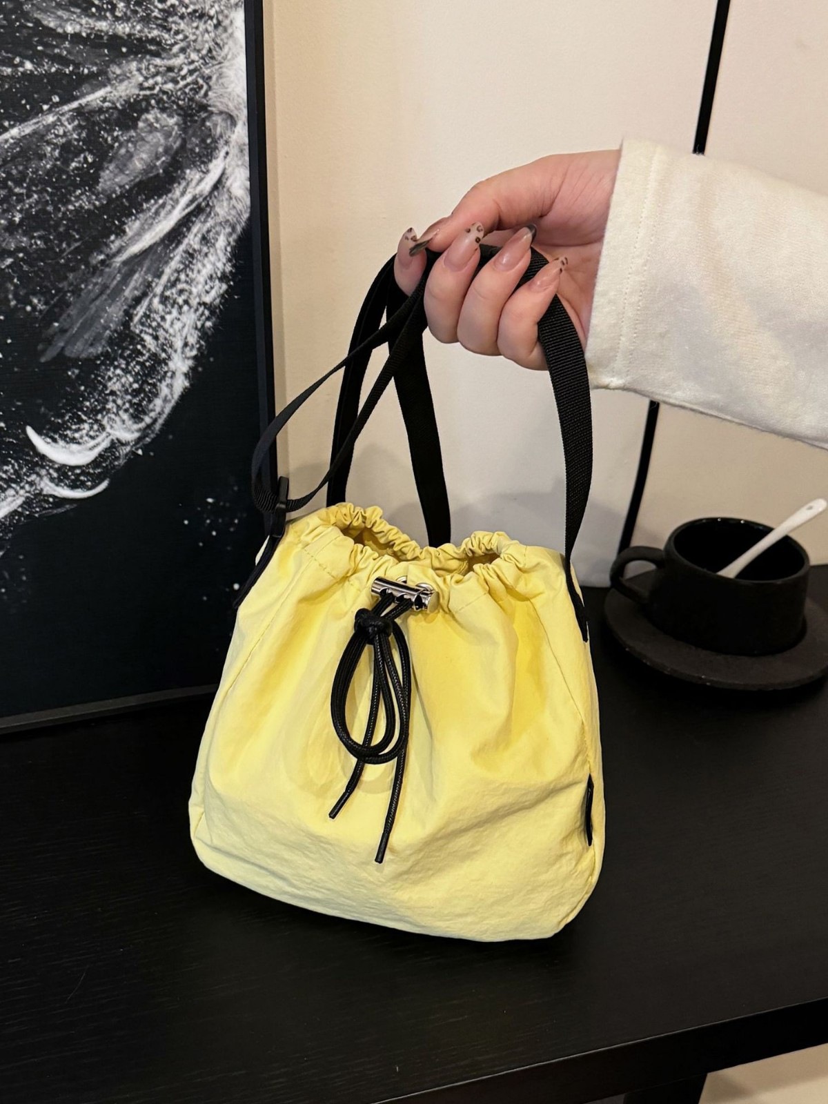 Japanese-style nylon lightweight crossbody bag with drawstring design, mini bucket bag, simple solid color, ins style, versatile mobile phone bag details Picture
