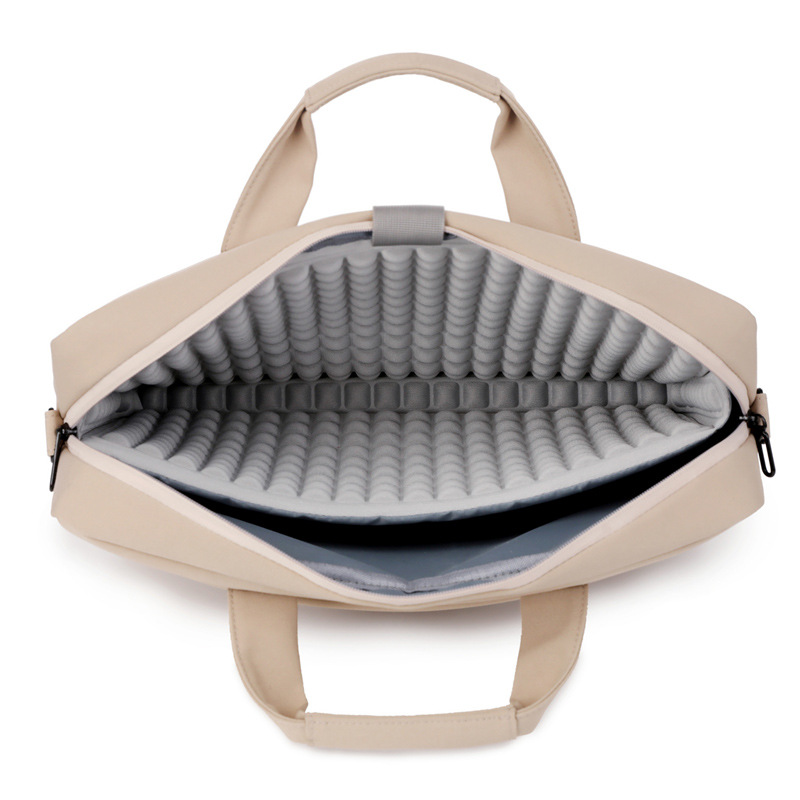 The airbag shockproof laptop bag is suitable for Lenovo 14-inch, Huawei 16-inch laptops and 17-inch gaming laptops Application Scenario