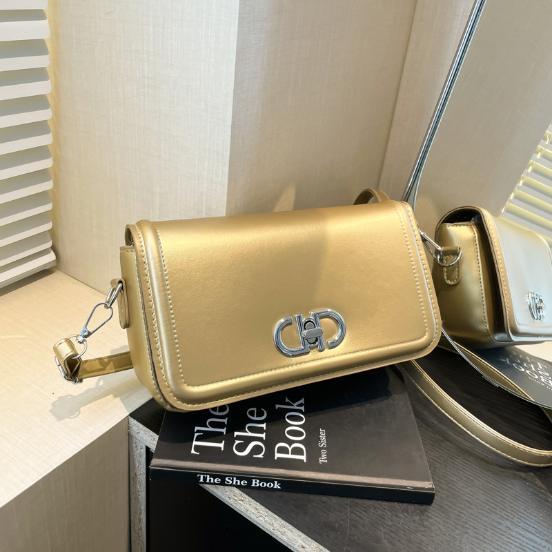 A stylish and high-quality lockable small square bag for women, a new Spring 2025 style, a chic single-shoulder bag for commuting, and a cross-border trend full figure