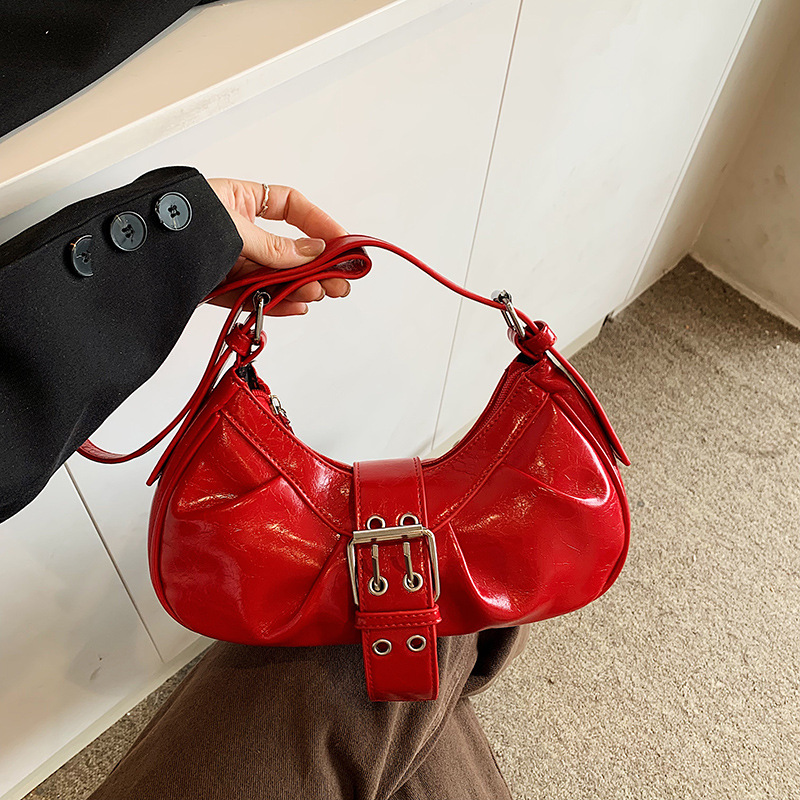 A niche retro pleated bag for women, 2024 new motorcycle and hot girl style, belt buckle single-shoulder underarm bag, crossbody bag full figure