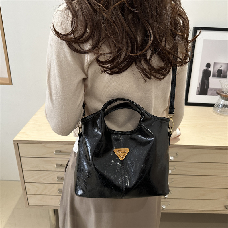 Fashionable hand-held oil wax leather bucket bag for women, 2025 new Korean style trendy single-shoulder bag, high-end and versatile women's bag Specification drawing
