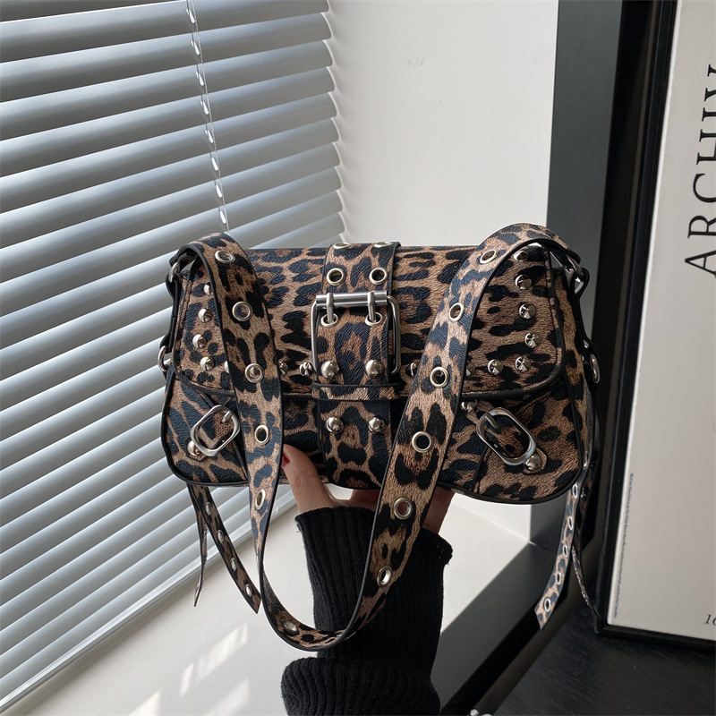 The 2025 new stylish and trendy rivet leopard print individual design motorcycle single-shoulder crossbody bag and underarm baguette bag full figure