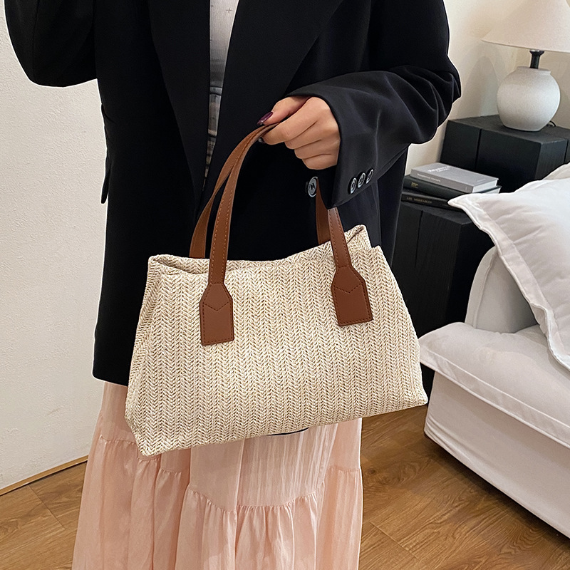 Korean ins grass woven handbag summer new casual vacation women's vegetable basket single-shoulder bag contrasting color crossbody bag Application Scenario
