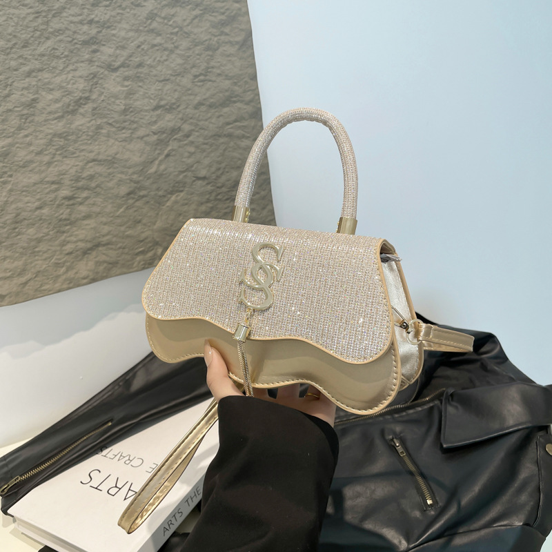 Fashionable, simple and individual small bag for women, Spring 2025 new versatile ins shoulder crossbody bag, small square bag full figure