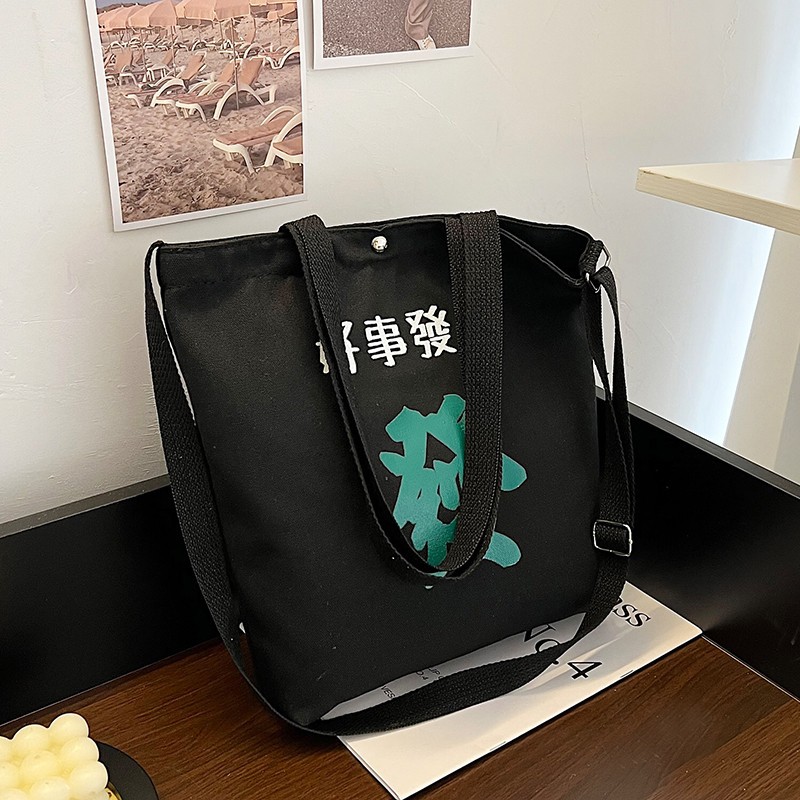 A new, fashionable and simple tote bag with a traditional Chinese style for women. It features a large-capacity fabric bag with printing technology Application Scenario