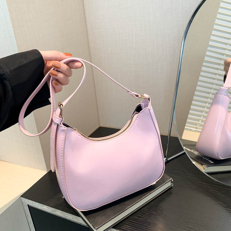The 2024 new Hong Kong-style retro fashion handbag is stylish and stylish, with a single shoulder and armpit crescent-shaped bag full figure