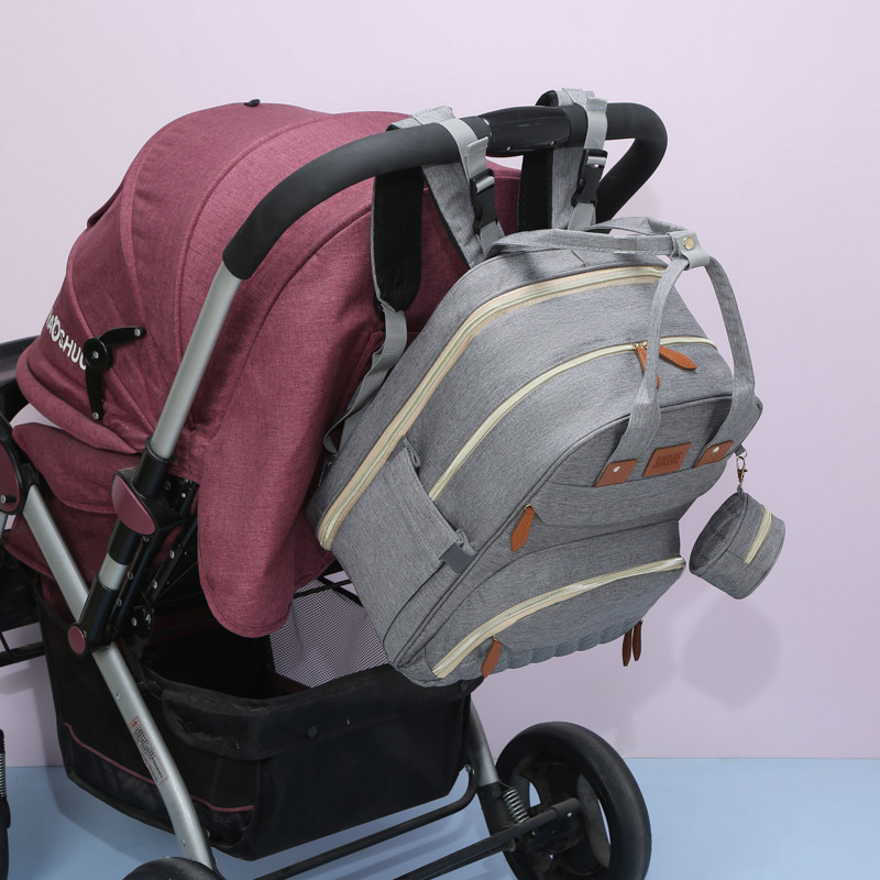 2025 New high-end Mommy Bag, large-capacity double-shoulder mother and baby bag, portable for going out, baby bottle and diaper storage backpack Application Scenario