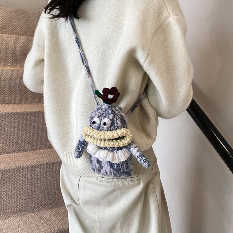 Fashionable large-mouthed cute doll mobile phone bag, girls' bag, cute curly-haired girl single-shoulder crossbody bag Specification drawing