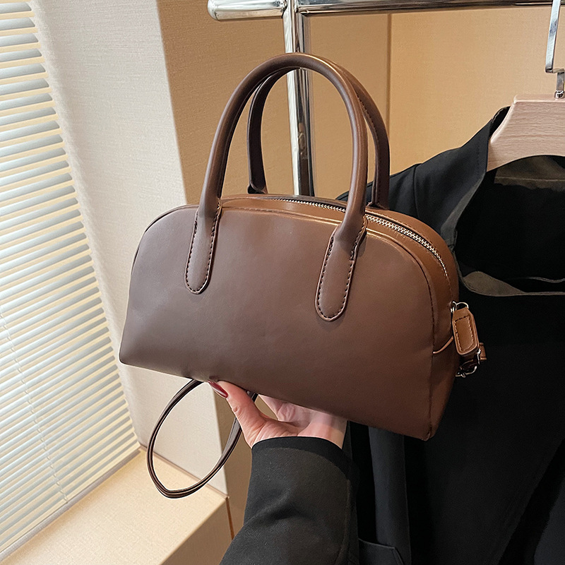 2024 New Korean niche design, high-end quality women's bowling bag, large-capacity hand-held Boston bag for women full figure