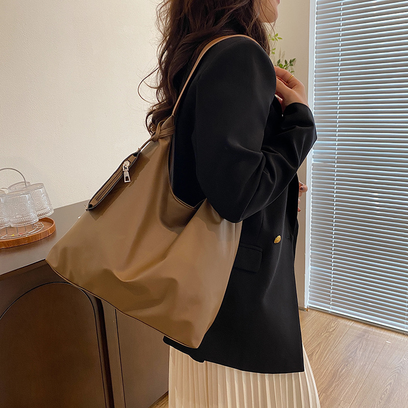 New trendy and fashionable single-shoulder crossbody bag for women, simple and casual large-capacity commuter tote bag Specification drawing