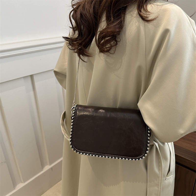 This year, the popular design-sense bags for women in 2025 are the new niche chain small square bag, a fashionable and versatile single-shoulder crossbody bag Specification drawing