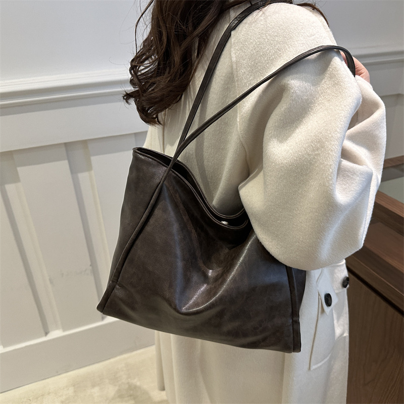 Retro large-capacity bag for women, 2024 new trendy and fashionable retro tote bag, versatile and niche soft-faced single-shoulder bag details Picture