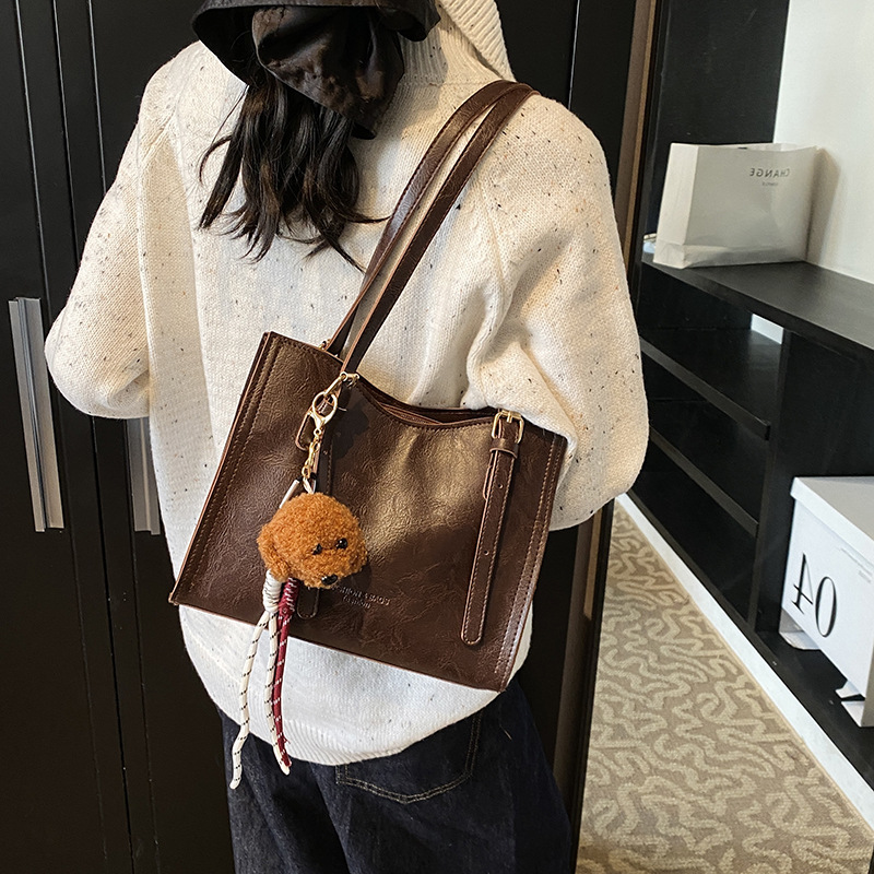 The new 2024 winter collection features a niche design that goes well with Instagram. This year, Korean-style single-shoulder underarm bags and commuter tote bags are in fashion Specification drawing