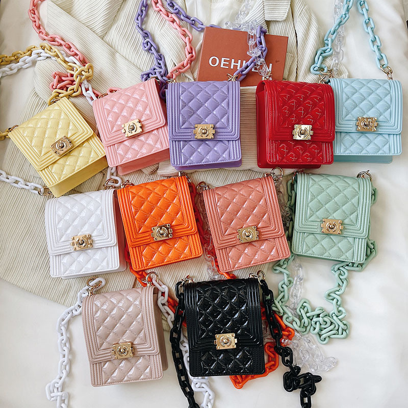 The 2025 new style acrylic vertical diamond grid bag, single-shoulder diagonal cross chain jelly bag, is an export single item in stock and available for wholesale full figure