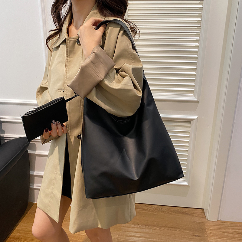 New trendy and fashionable single-shoulder crossbody bag for women, simple and casual large-capacity commuter tote bag details Picture