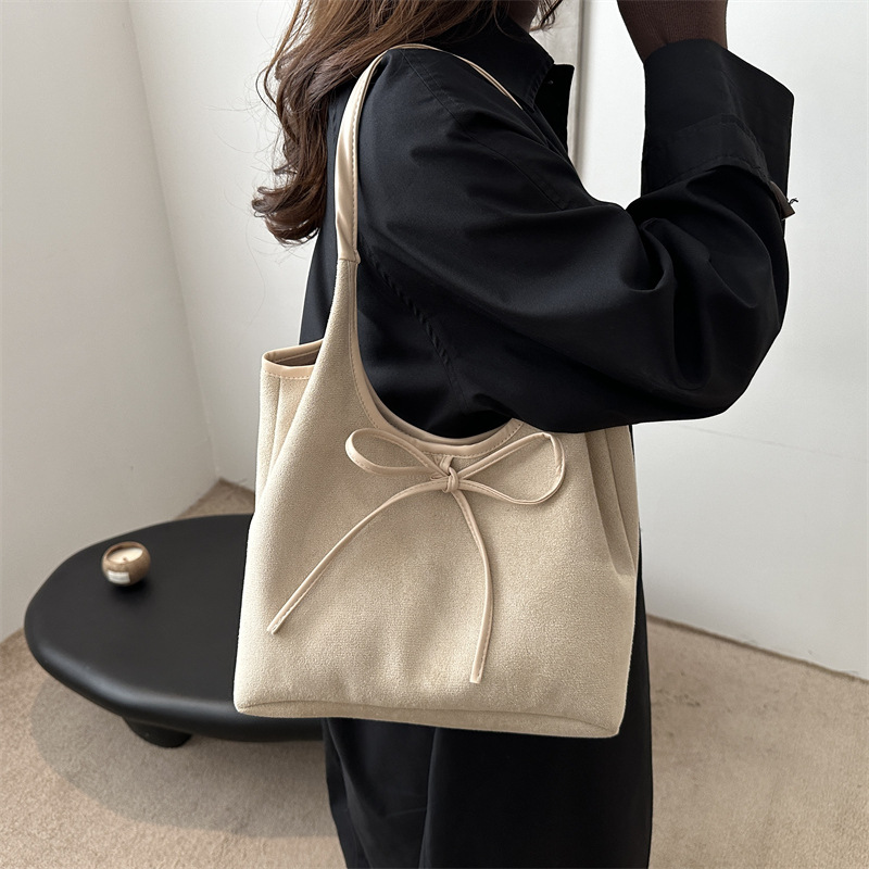 This year, the 2025 new style of fashionable single-shoulder crossbody bag for women with small bags is in vogue. It's a versatile bow crossbody bucket bag Specification drawing