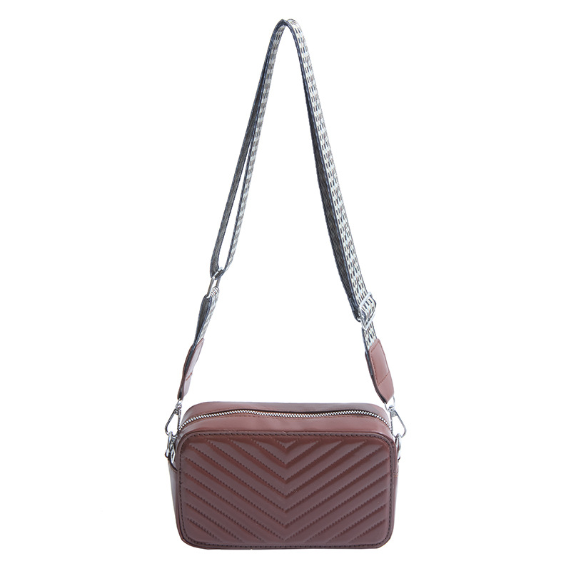 Solid color fashionable stitching, trendy solid color 2024 diamond-shaped new winter wide shoulder strap women's crossbody single-shoulder small square bag Item Picture
