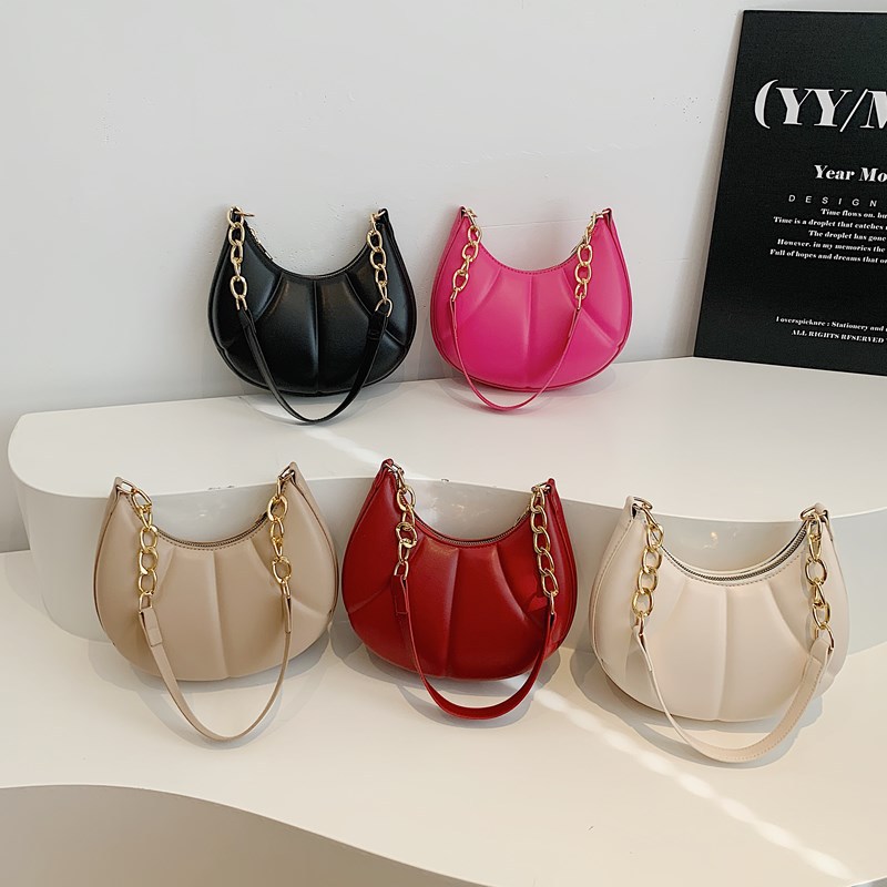 New stylish chain hand-held underarm women's bag 2025 spring single-shoulder embossed solid color casual dumpling bag Application Scenario