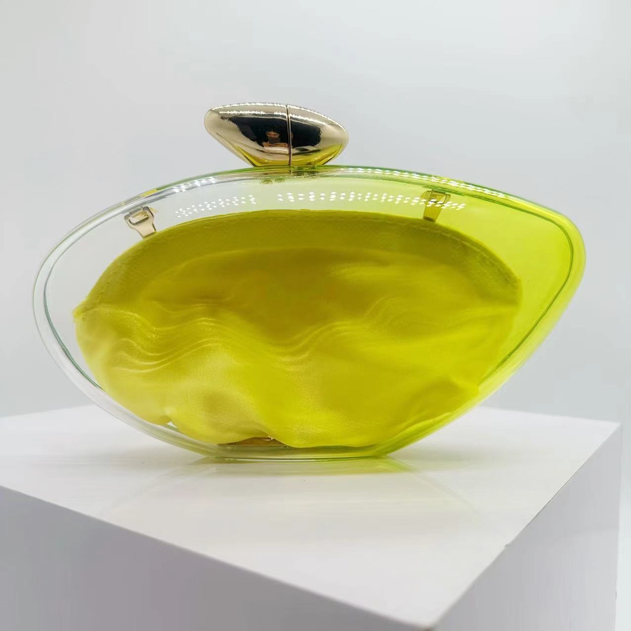 New transparent bag for women, fashionable and trendy hand-held acrylic bag, simple evening bag, hand-held bag for women Application Scenario