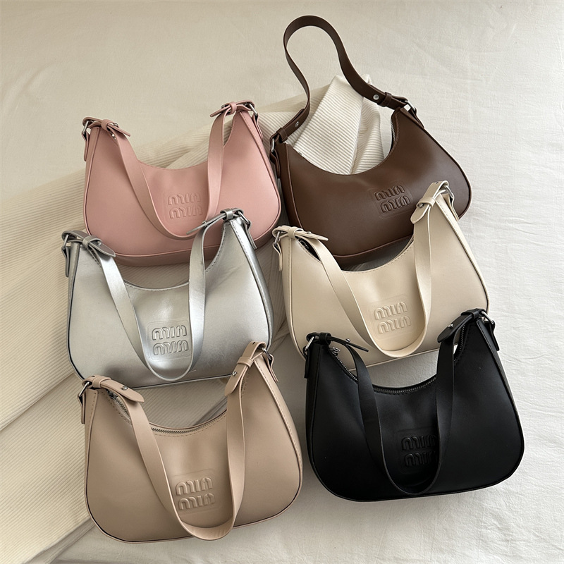 High-quality underarm small bag for women, new Spring 2025, fashionable and versatile single-shoulder bag, niche design baguette handbag Application Scenario