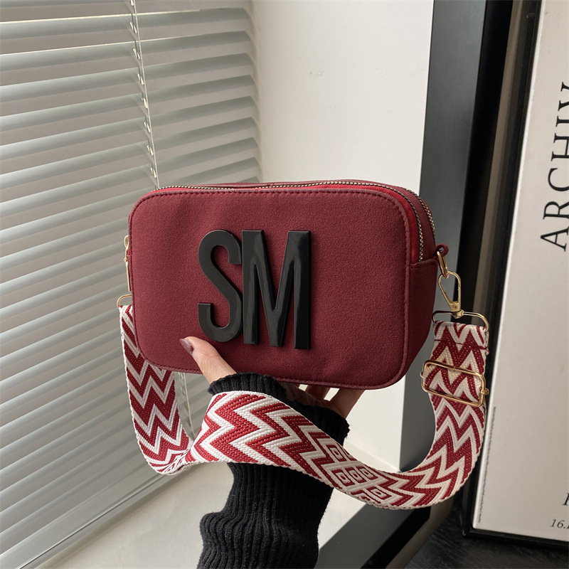 Cross-border quality camera bag for women 2025 Trendy fashion single-shoulder bag Wide shoulder strap crossbody bag Versatile casual small square bag full figure