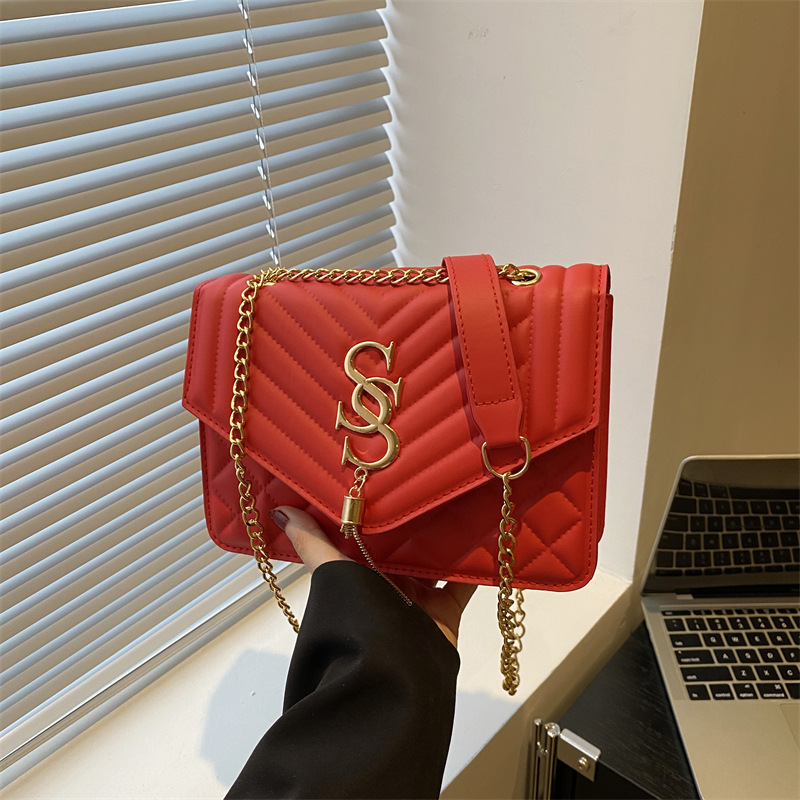 Fashionable and versatile 2025 new Spring versatile and stylish. This year's popular commuting and casual chain bag, single-shoulder crossbody bag full figure