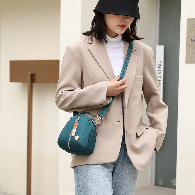 Colorful Fox's new women's shoulder bag, outdoor casual mobile phone coin purse, water-resistant nylon crossbody bag details Picture