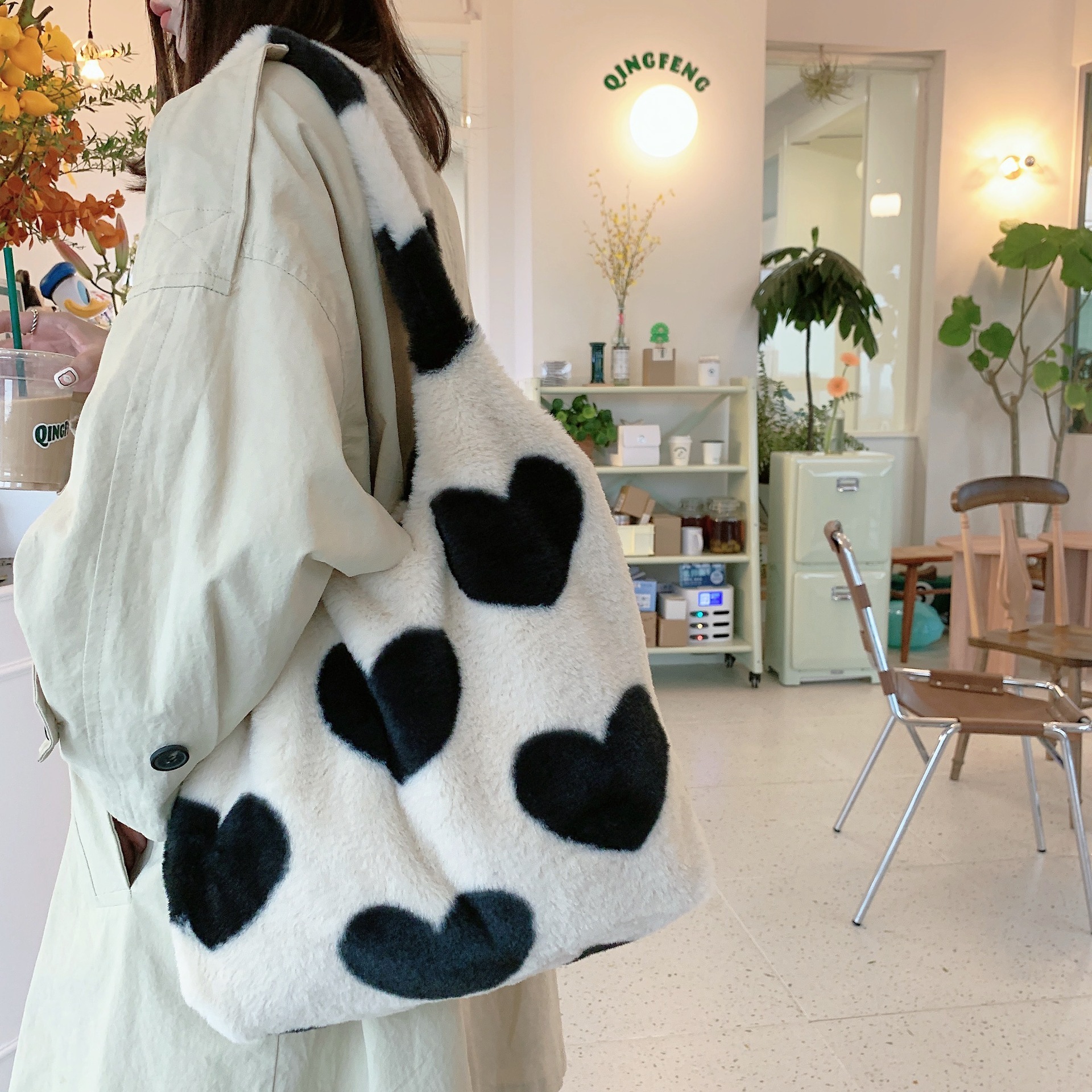 210281 Autumn/Winter new plush heart-shaped tote bag for women, single-shoulder large-capacity vest bag, ins Korean trend full figure