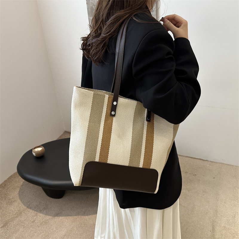 Stylish and high-quality women's bag 2024 New style, color-blocking striped canvas commuter tote bag, trendy single-shoulder bag details Picture