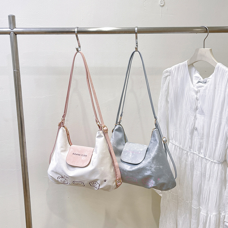 Pink Tote bag for women, 2025 new model, large-capacity student commuting single-shoulder bag, sweet and cute backpack Application Scenario