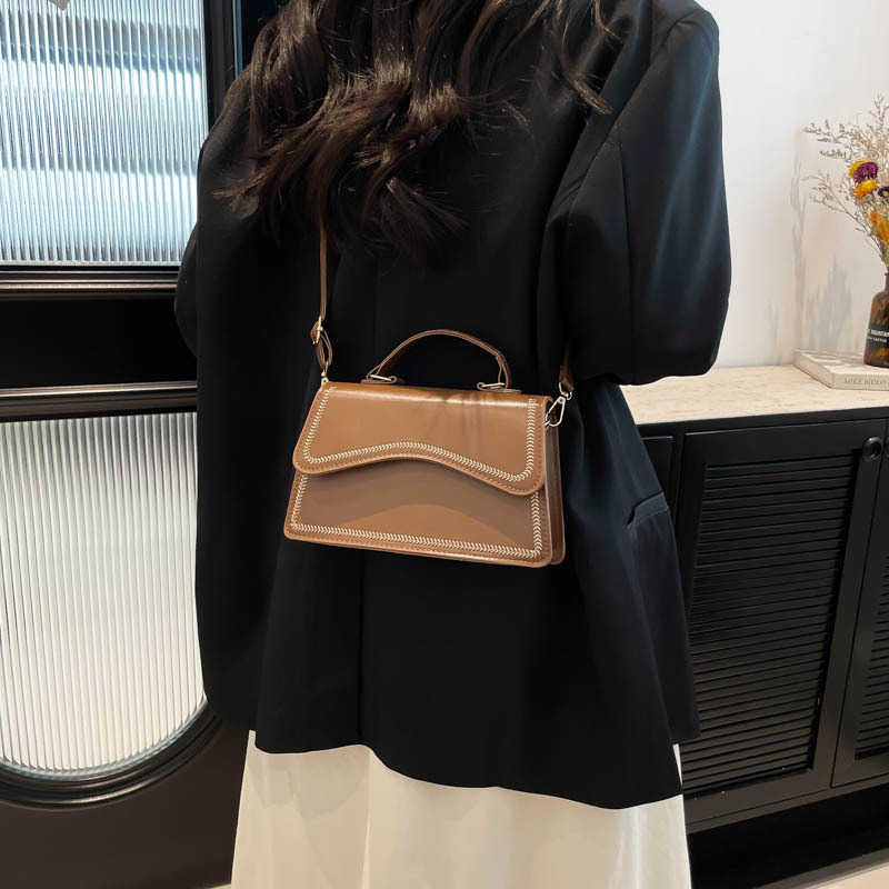 Xiaofang Bag Women's 2025 Spring New Women's Bag: Fashionable single-shoulder bag, casual handbag, trendy and simple crossbody bag details Picture