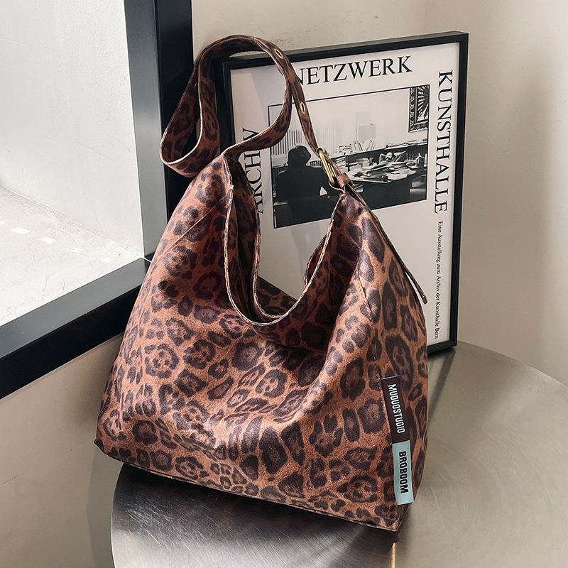 Suede women's 2024 winter leopard print shoulder bag, large-capacity tote bag, commuter crossbody bag full figure