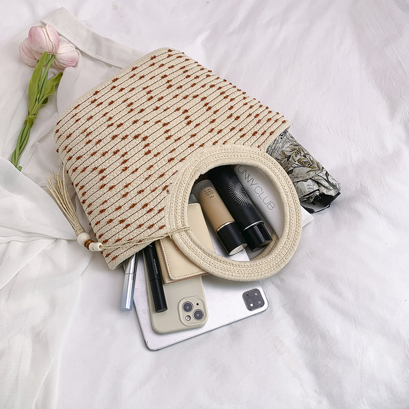 Simple and large-capacity handbag, bestseller, versatile cotton rope woven tote bag, handcrafted rattan woven vegetable basket handbag for women Application Scenario