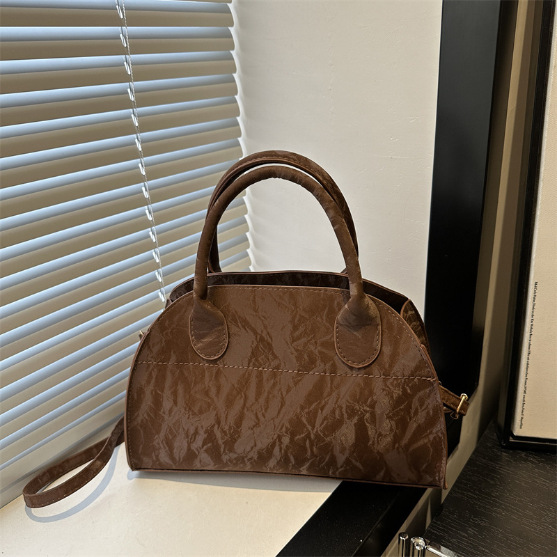 Cross-border retro deerskin fleece hand-held commuter bag, 2024 winter new trendy tote bag, large-capacity crossbody bag full figure