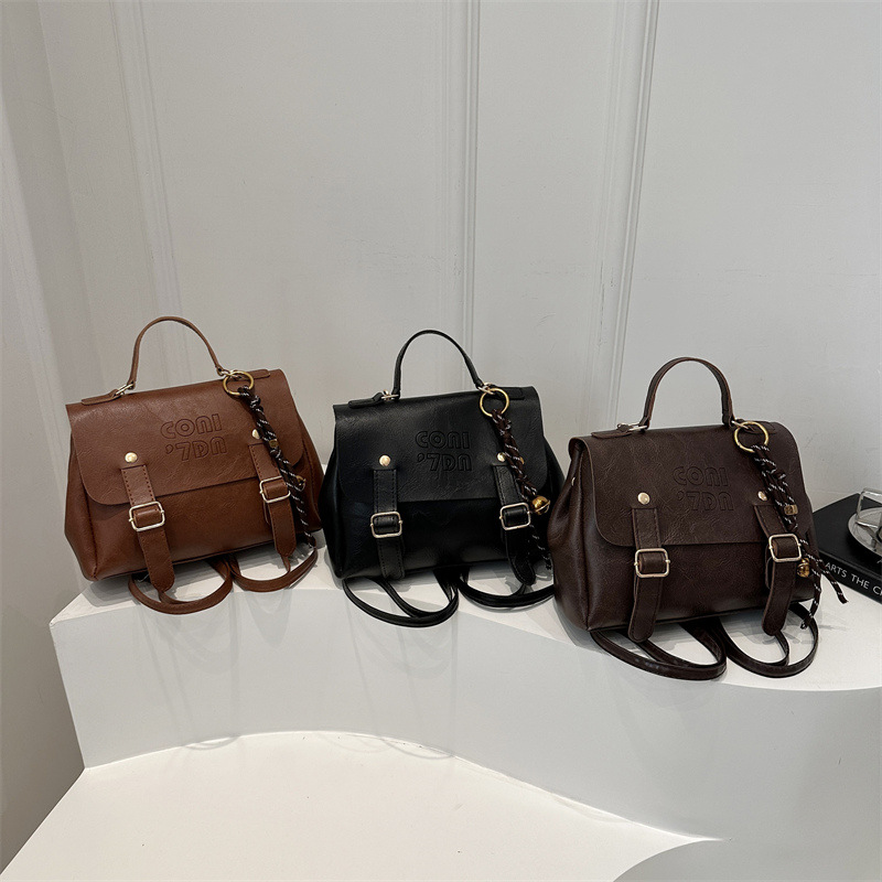 Chao Letter hand-held simple and stylish solid color multi-functional backpack 2025 New large-capacity women's bag, trendy Application Scenario