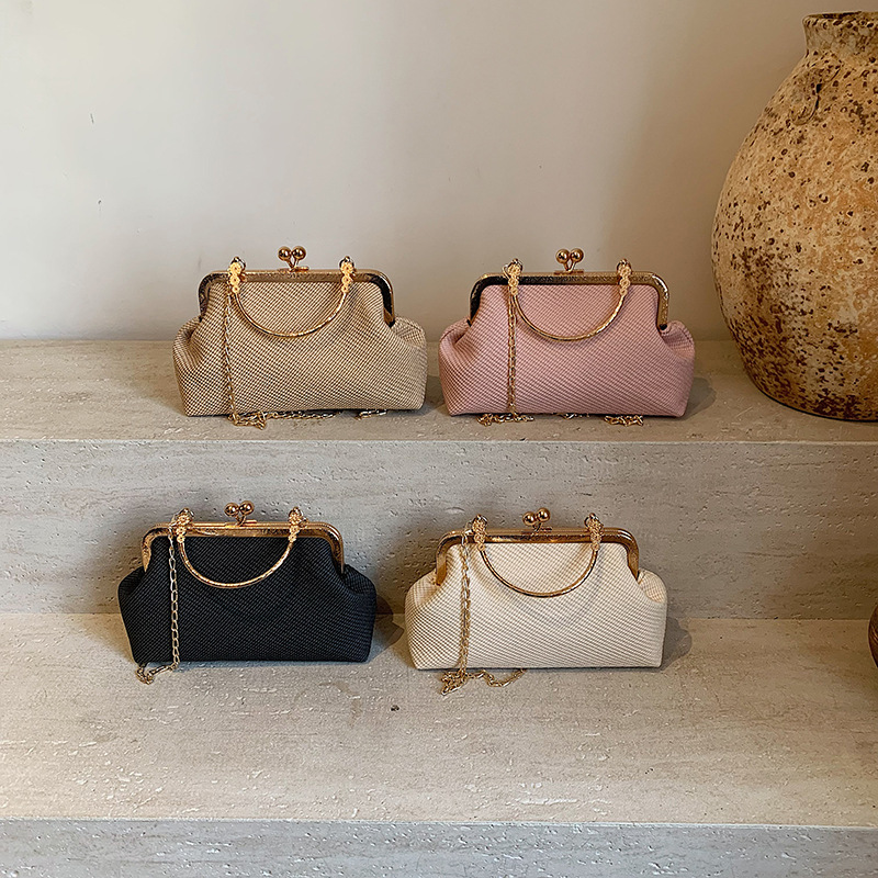 Chinese-style handbag, a versatile vertical striped shell bag for women, 2025 new high-end quality chain single-shoulder crossbody bag Application Scenario