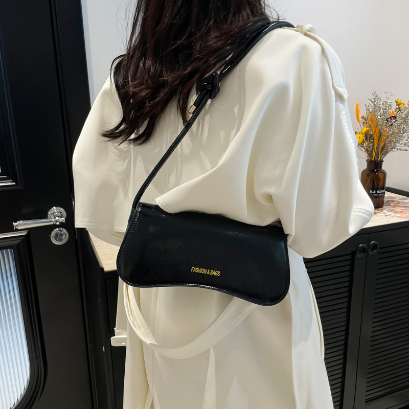 Fashionable, simple and elegant single-shoulder bag, trendy solid color underarm bag, women's trendy small bag, single-shoulder small square bag details Picture