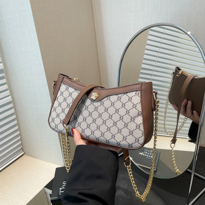 Cross-border trendy printed single-shoulder bag, a versatile and niche underarm bag for women, a fashionable and durable small square bag for commuting full figure