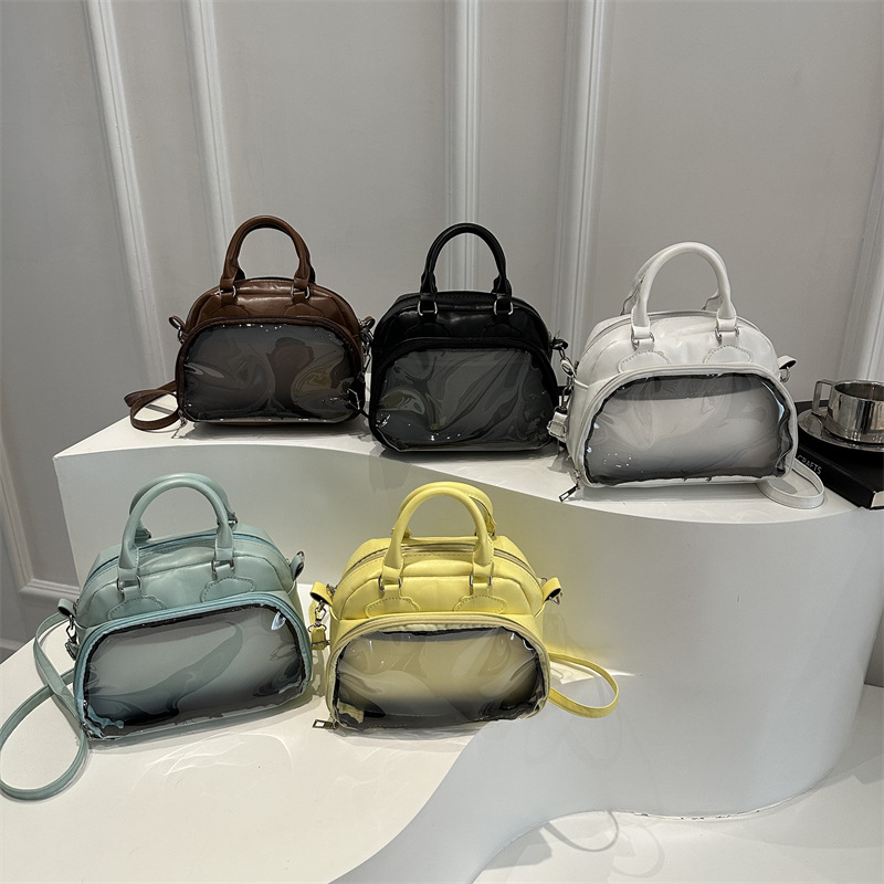 A Japanese-style comic pain bag for girls and students, a versatile single-shoulder, hand-held crossbody bag with a transparent shell texture Application Scenario