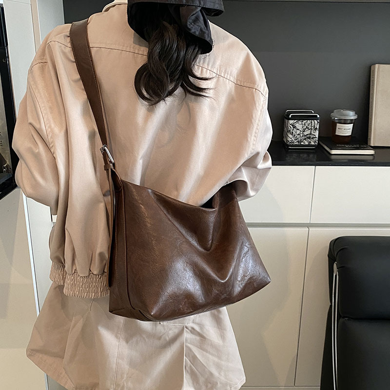 Large-capacity women's crossbody bag, 2025 new style, fashionable and high-end single-shoulder bag, spring commuting bag, large bag Specification drawing
