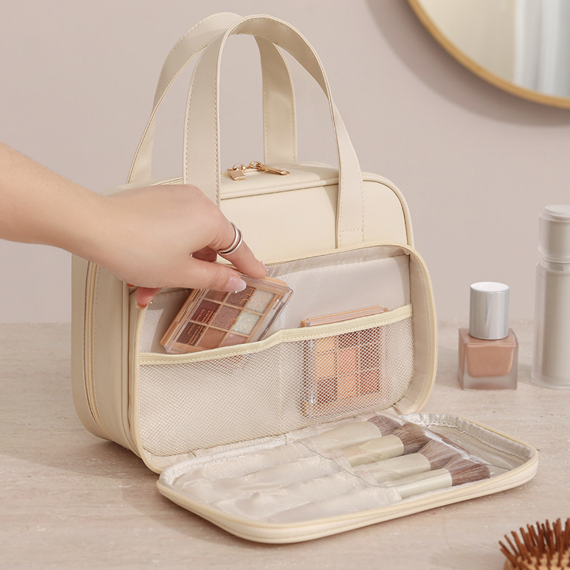 Runhui's new Naisi hand-held square toiletry bag, travel cosmetics storage bag, waterproof makeup bag with large capacity Application Scenario