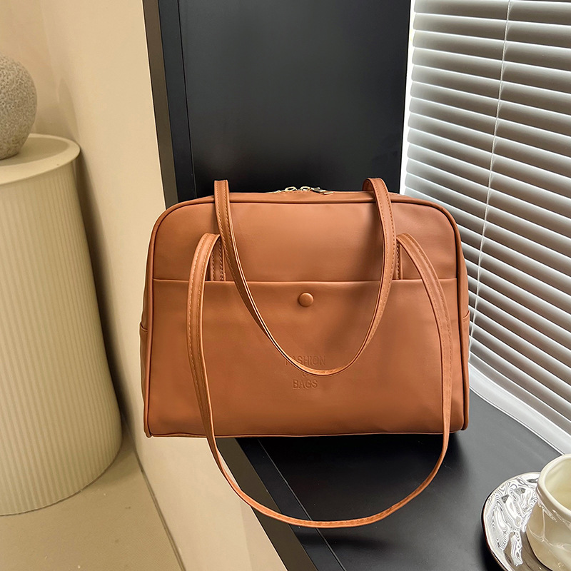 Cross-border retro bag, women's large-capacity 2024 new winter versatile shoulder bag, casual commuting Boston bag full figure